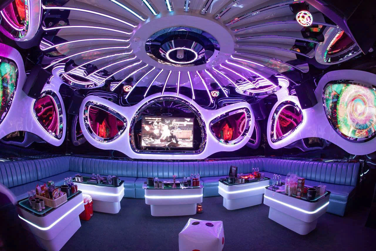 Phòng VIP Karaoke LV Bistro 214 Lê Hồng Phong Quận 5 (1)