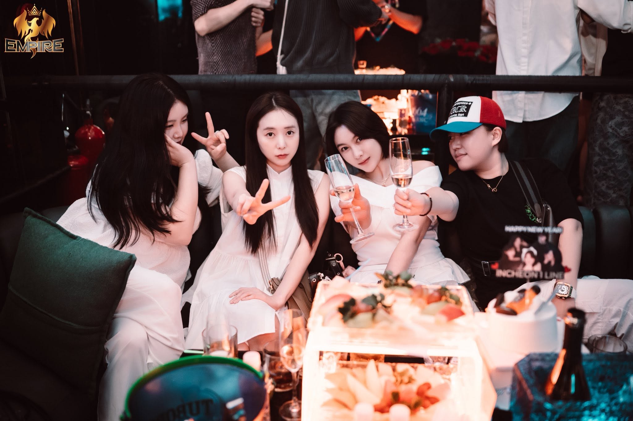 Hình Ảnh Album Empire Music Club (1)
