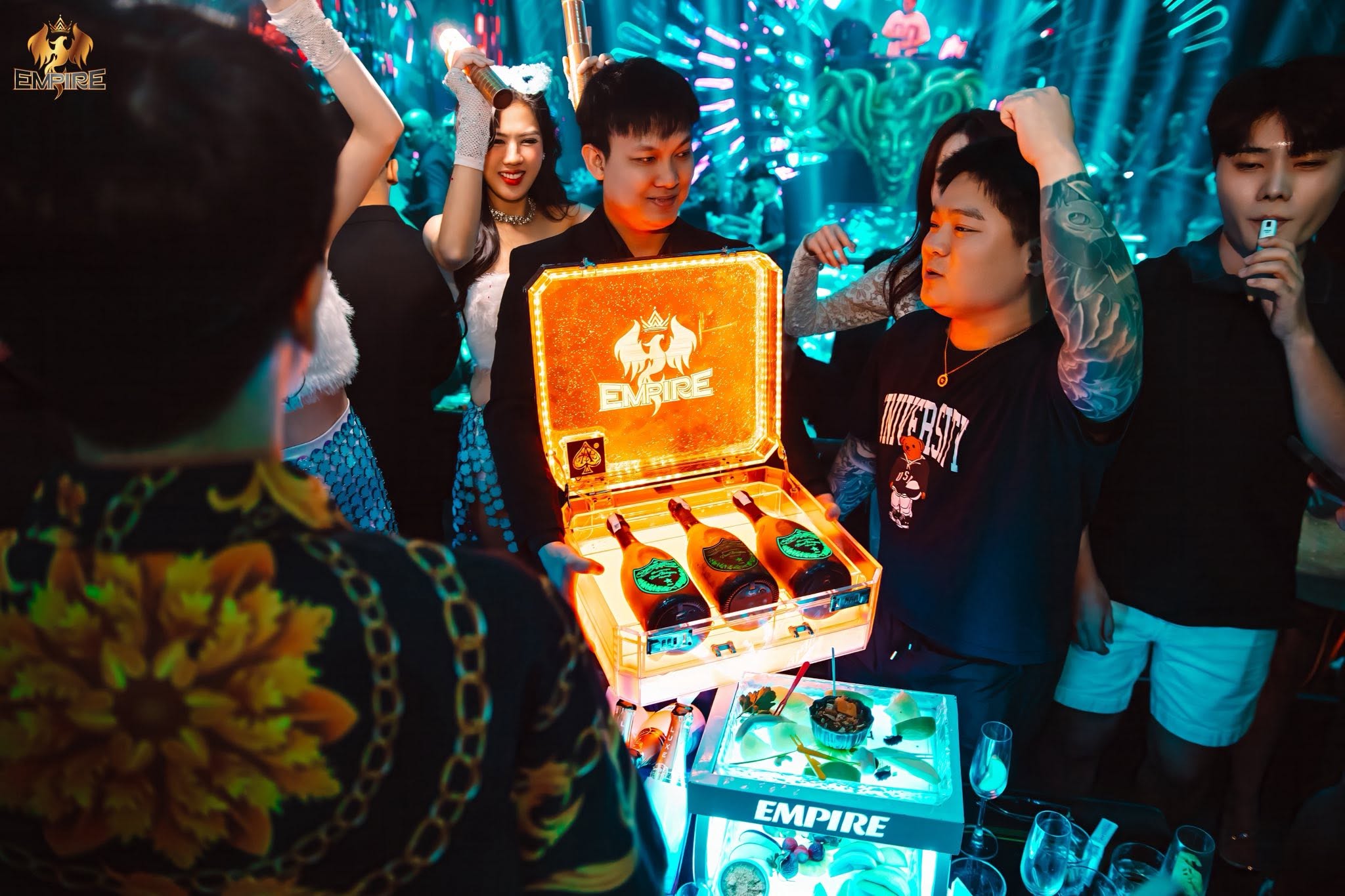 Hình Ảnh Album Empire Music Club (14)