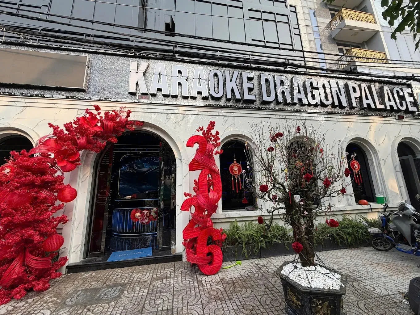 Mặt tiền và lối vào Dragon Palace KTV