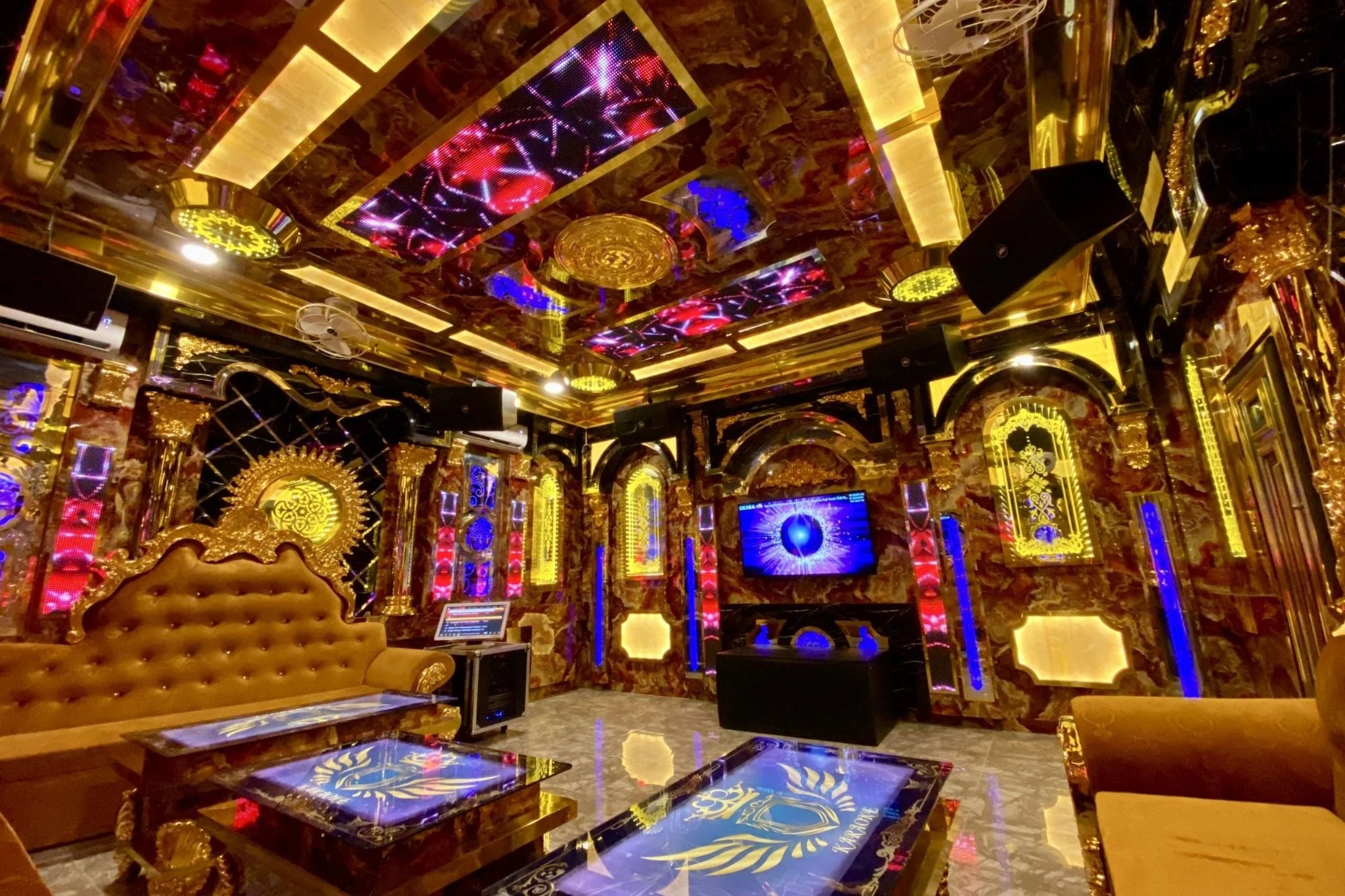 Không gian phòng thực tế tại Karaoke Luxury, góc 1