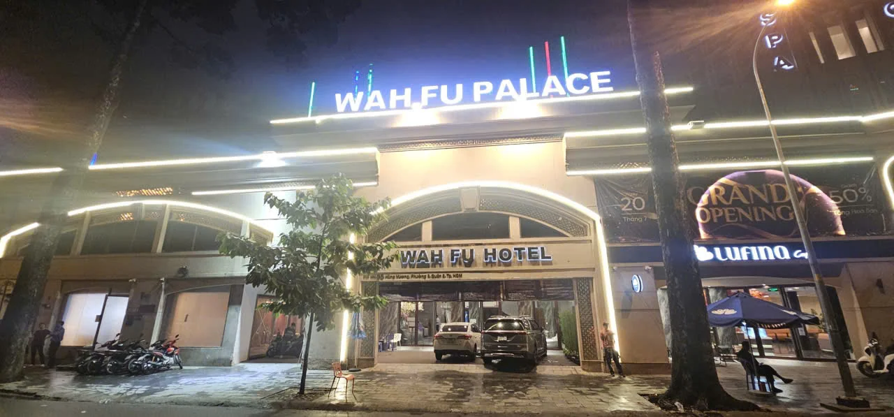 Mặt tiền khách sạn Wah Fu Palace, 90 Hùng Vương