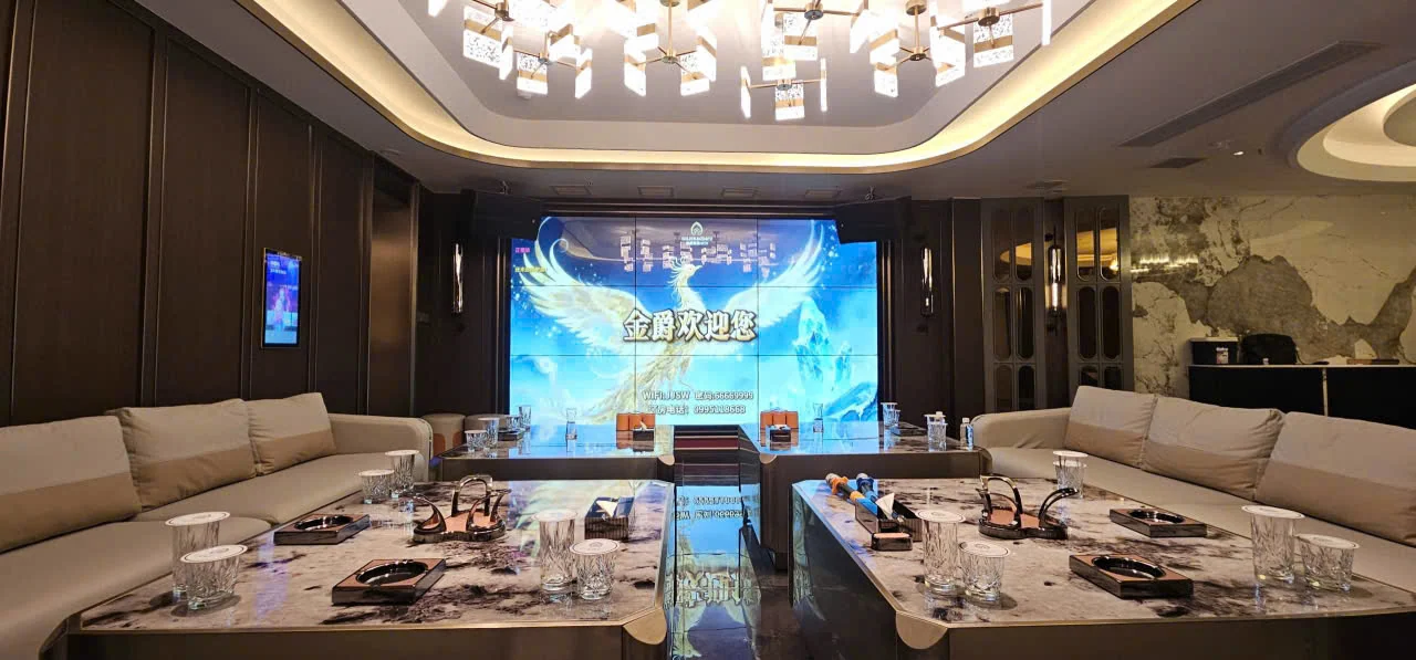 Kim Tước KTV – phòng VIP màn hình lớn, đèn chùm pha lê