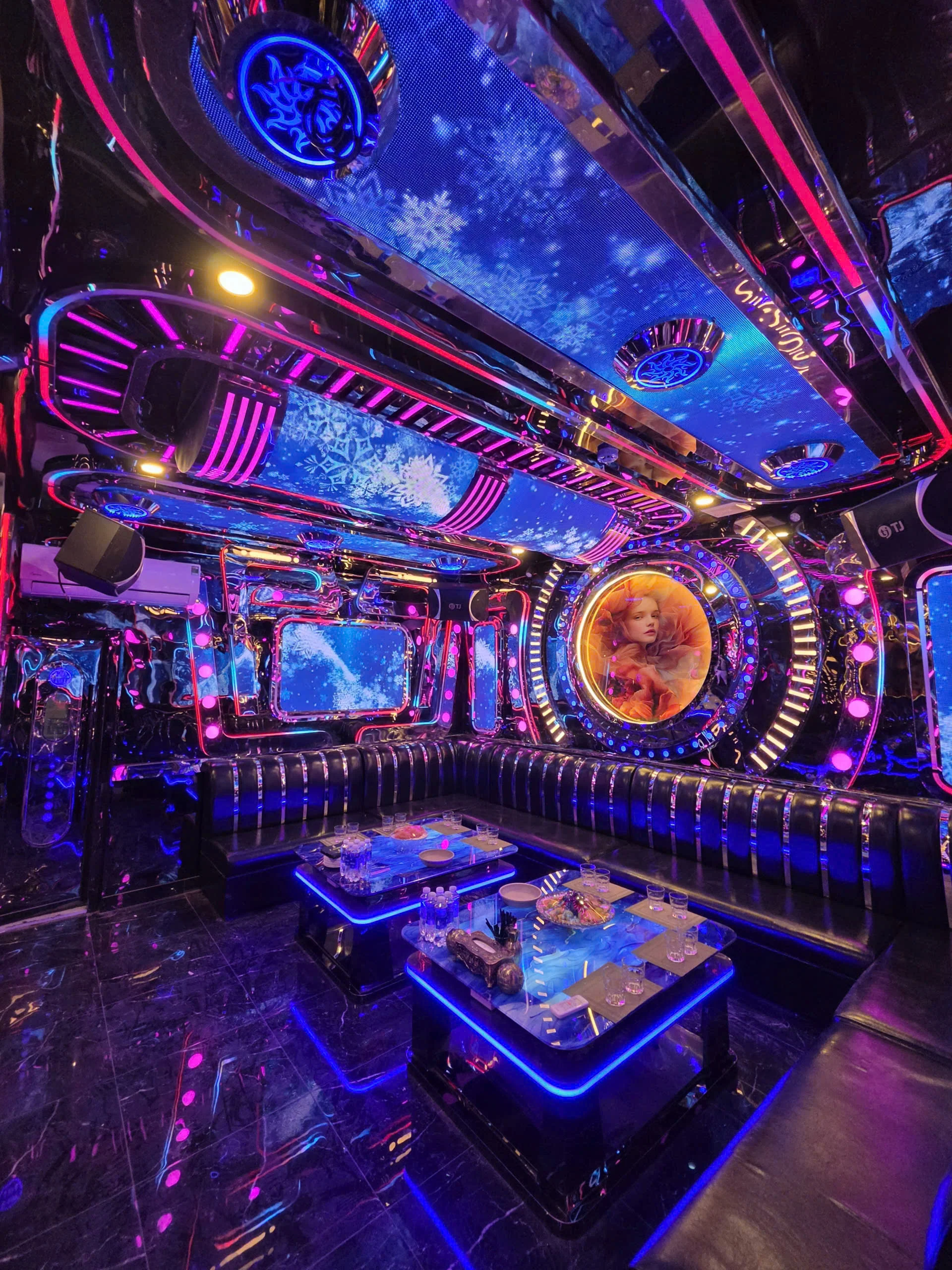 Không gian thực tế tại Karaoke Queen Bee, góc 3