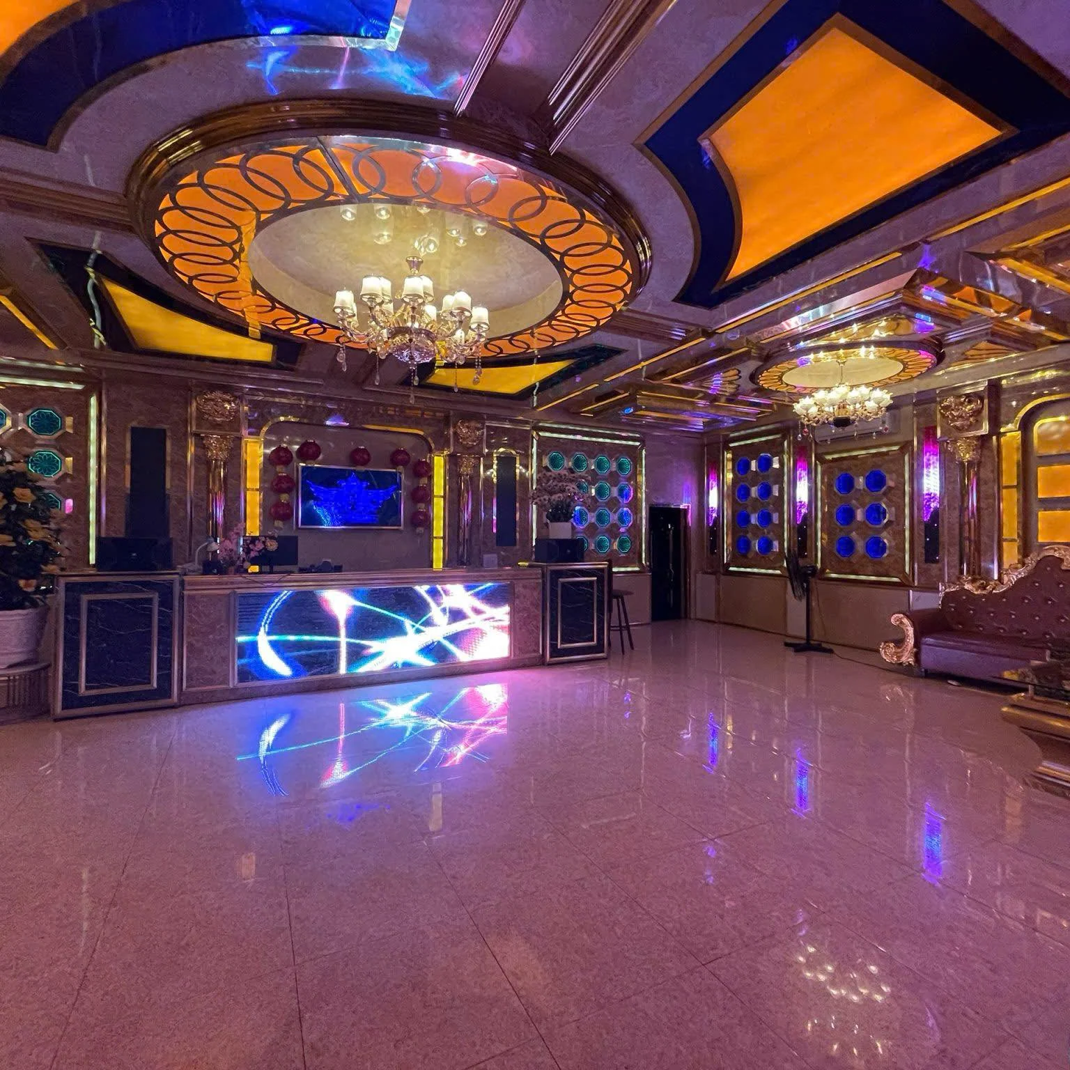 Không gian phòng thực tế tại Empire KTV Nha Trang, góc 4