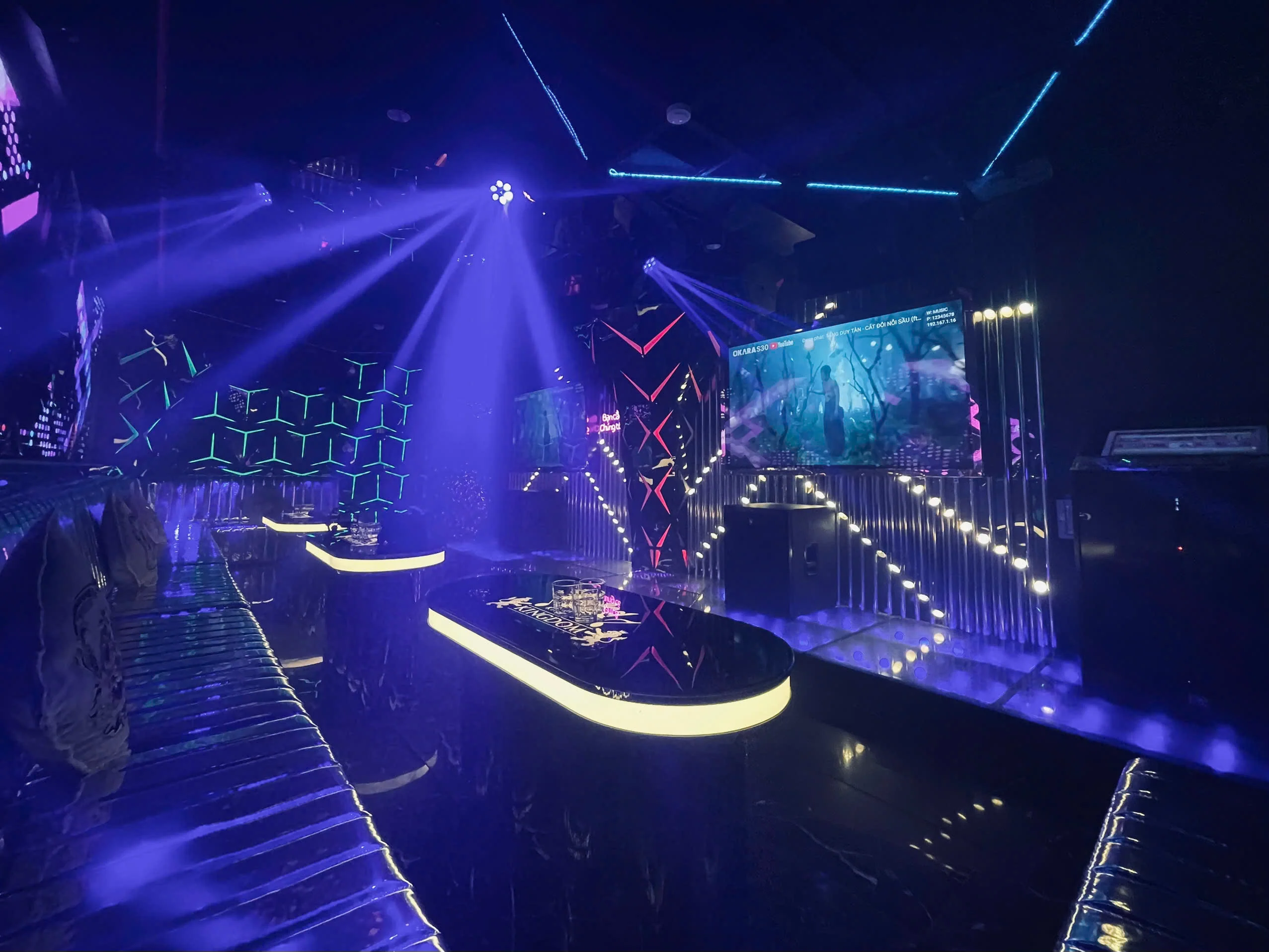 Không gian phòng hát Karaoke Kingdom - góc 9