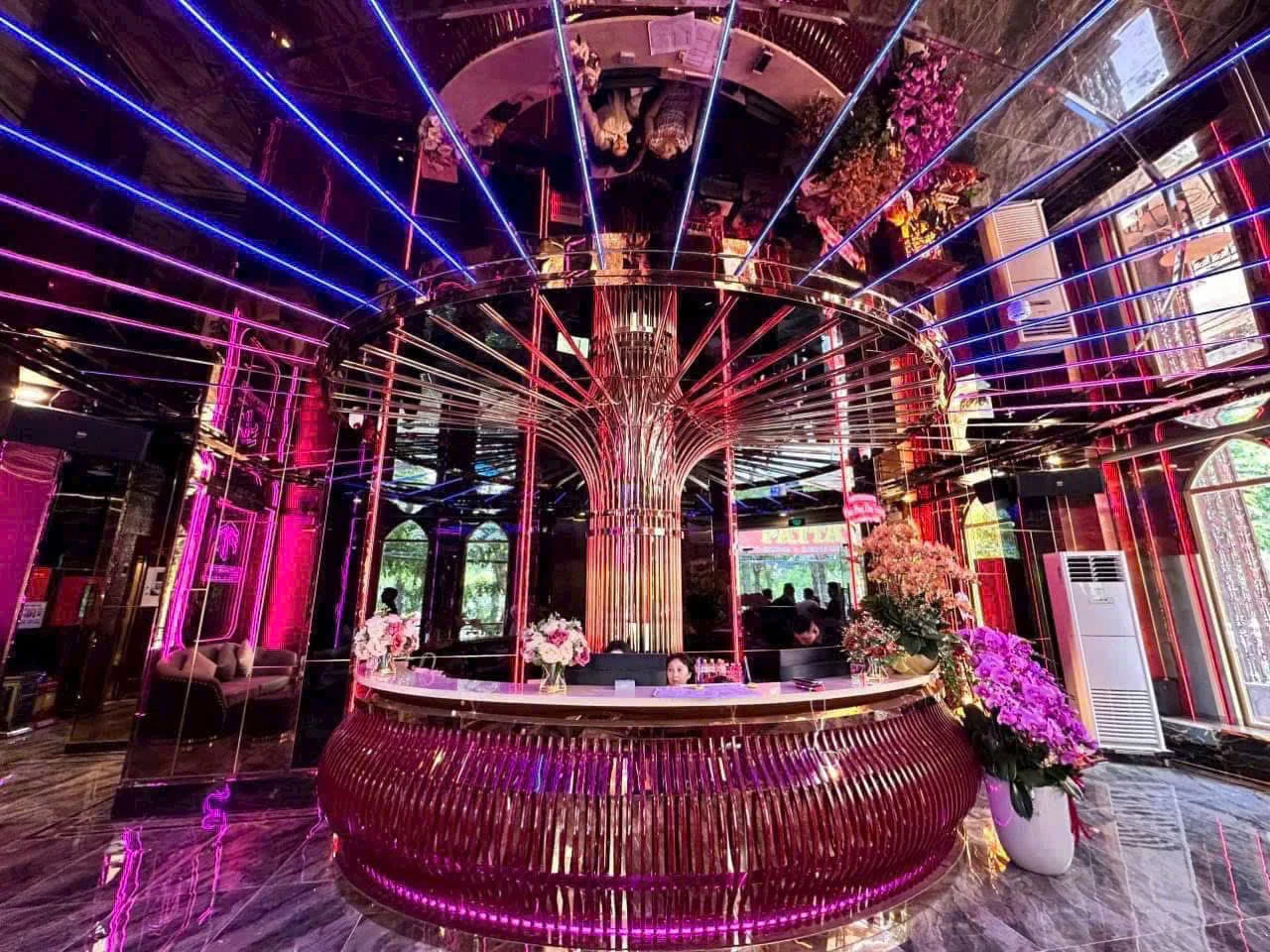 Mặt tiền và vị trí Karaoke Pattaya