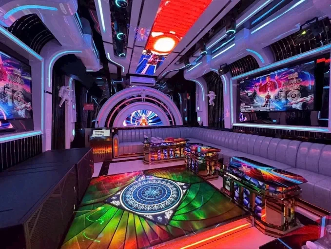 Melody karaoke – phòng trần LED pha lê xanh