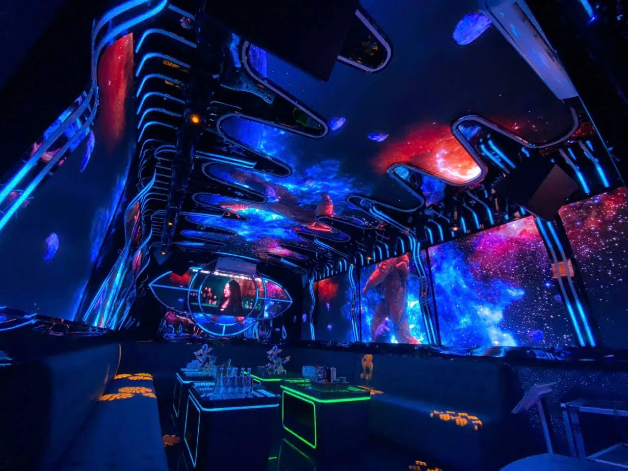 Phòng karaoke LED tông xanh dương