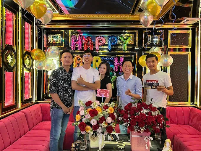 Mặt tiền và lối vào Karaoke Safari KTV