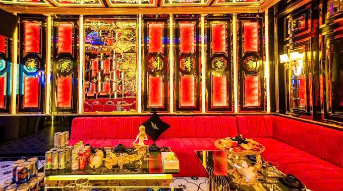 Phòng Safari KTV tông đỏ dành cho tiệc nhóm