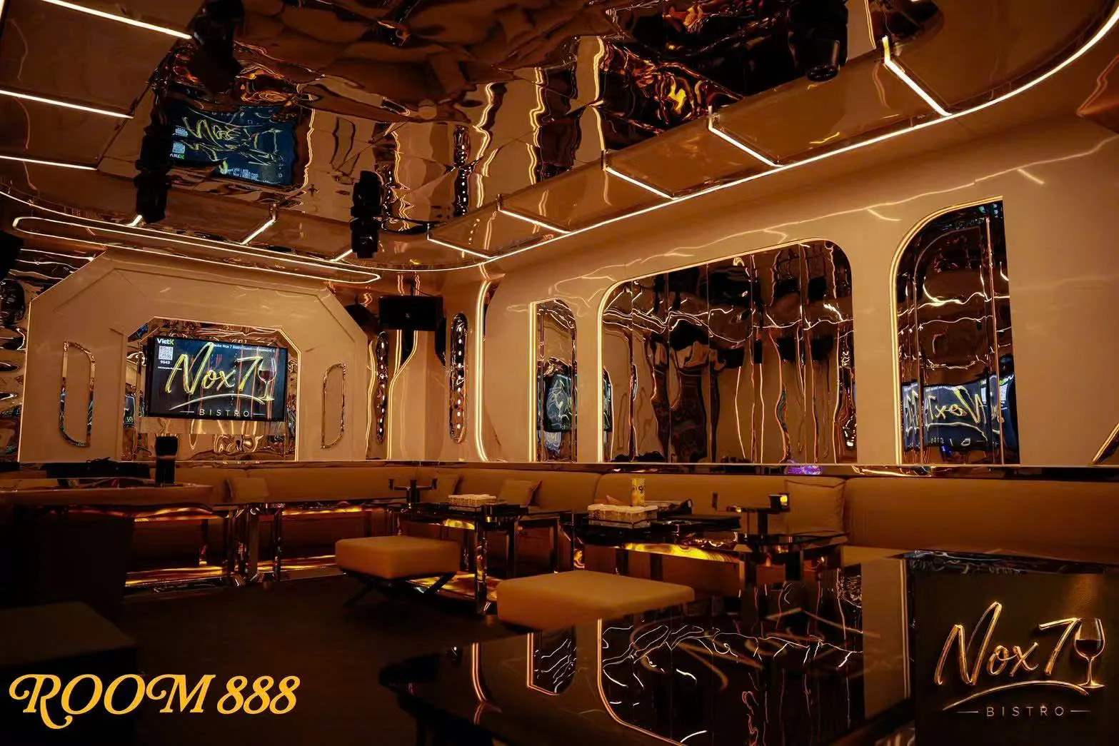 Góc ngồi phòng 888 tại NOX7 Bistro KTV