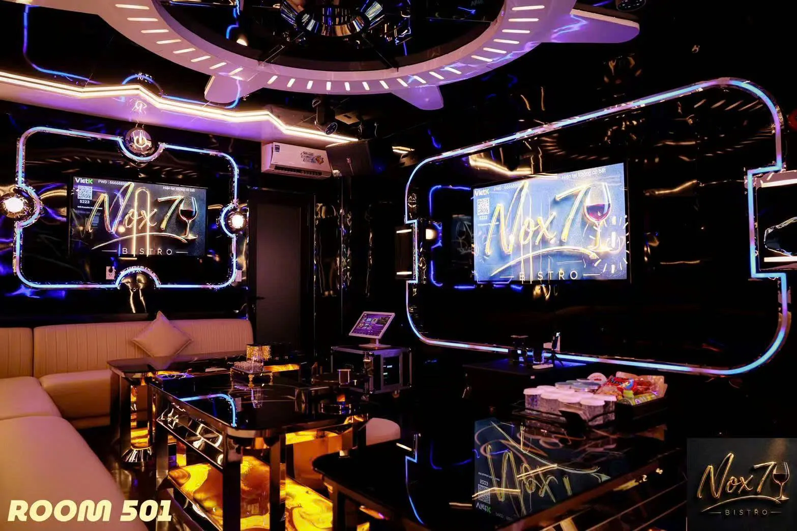 Phòng 501 NOX7 Bistro KTV với hệ đèn trang trí