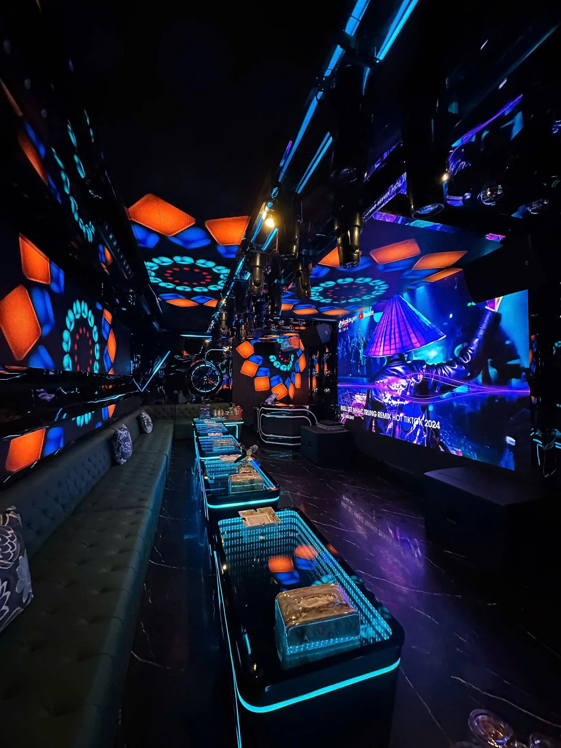 Không gian LED nhiều bề mặt tại Karaoke China Town KTV Trung Sơn