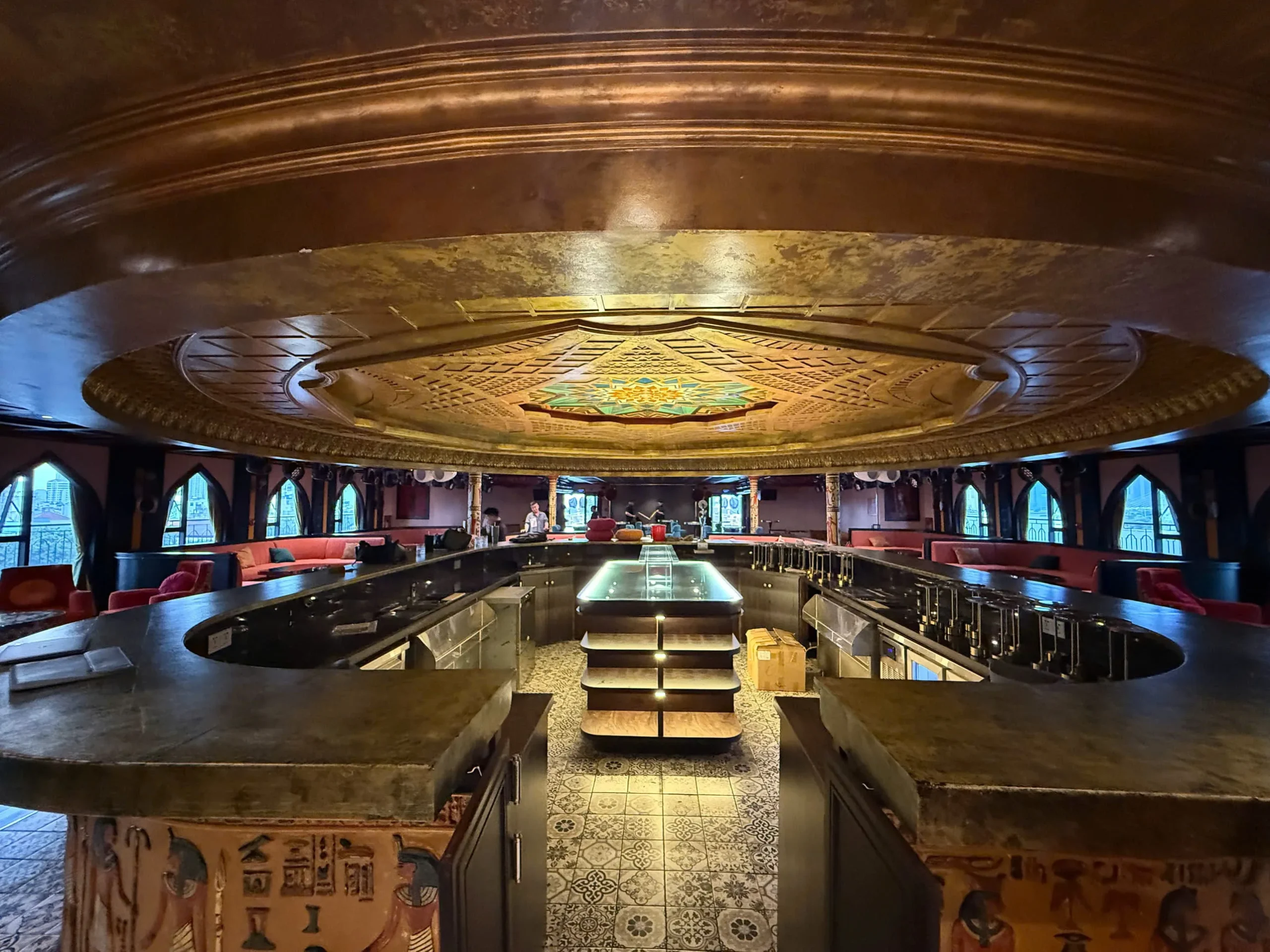 Quầy bar trung tâm