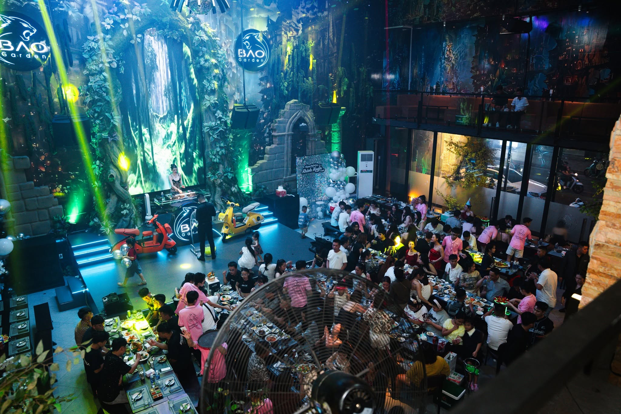 Không Gian Sôi Động Báo Garden 120 Tân Sơn Nhì (2)