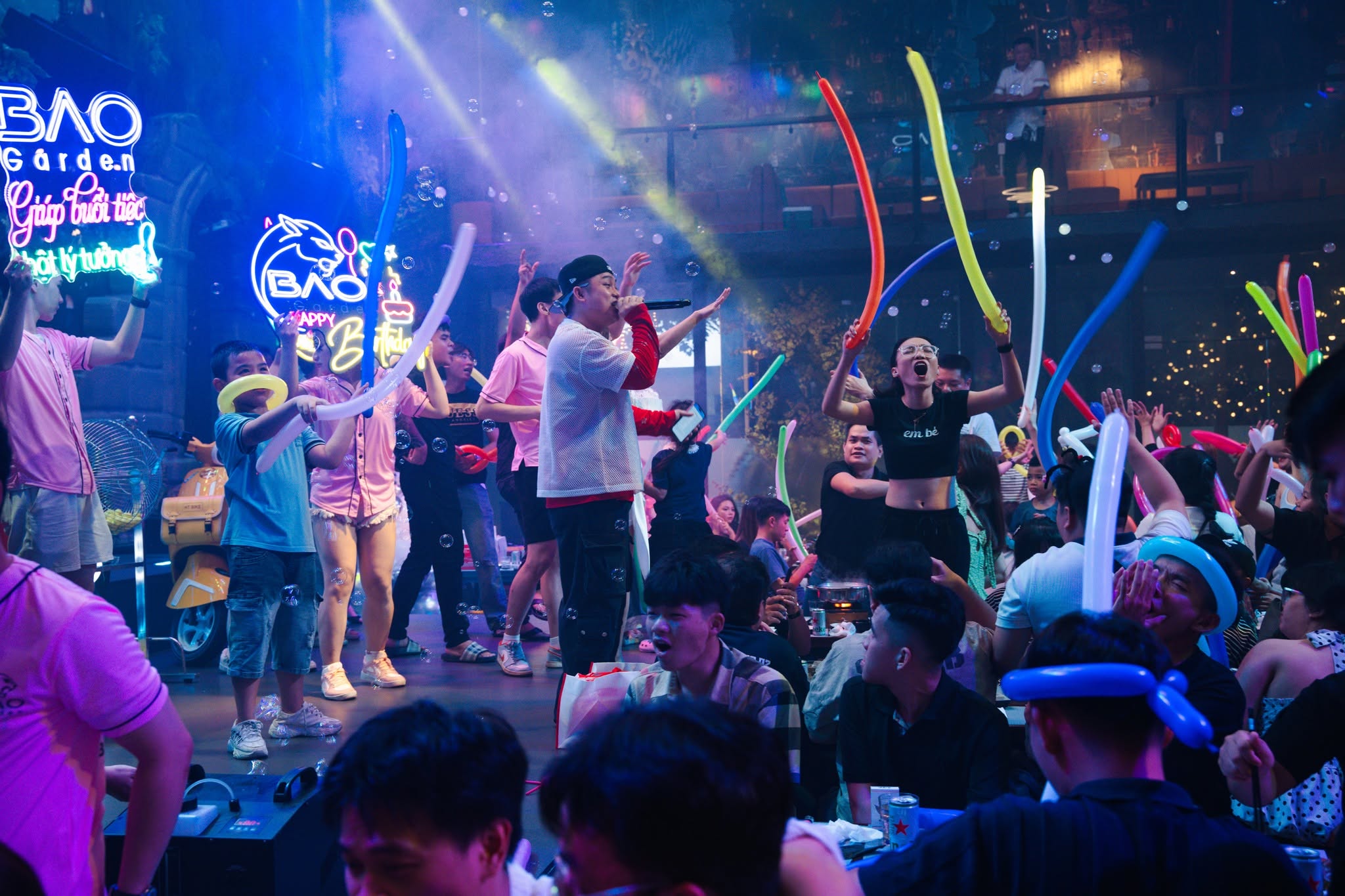 Không Gian Sôi Động Báo Garden 120 Tân Sơn Nhì (9)