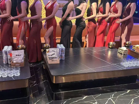 Phòng lớn sofa dài