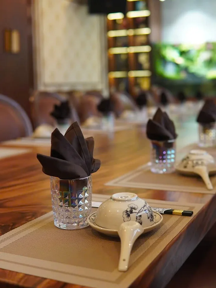 Bàn ăn bày sẵn