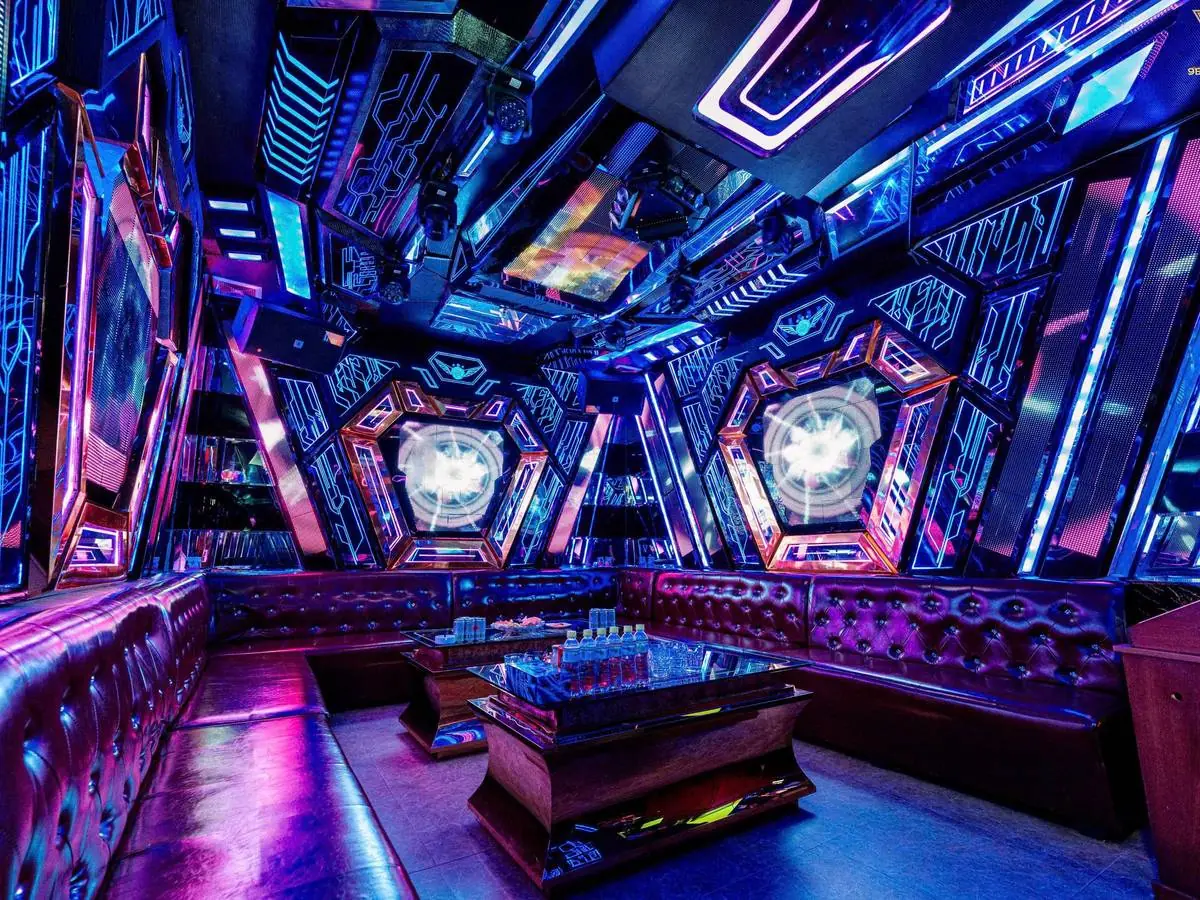 Phòng karaoke LED tông tím