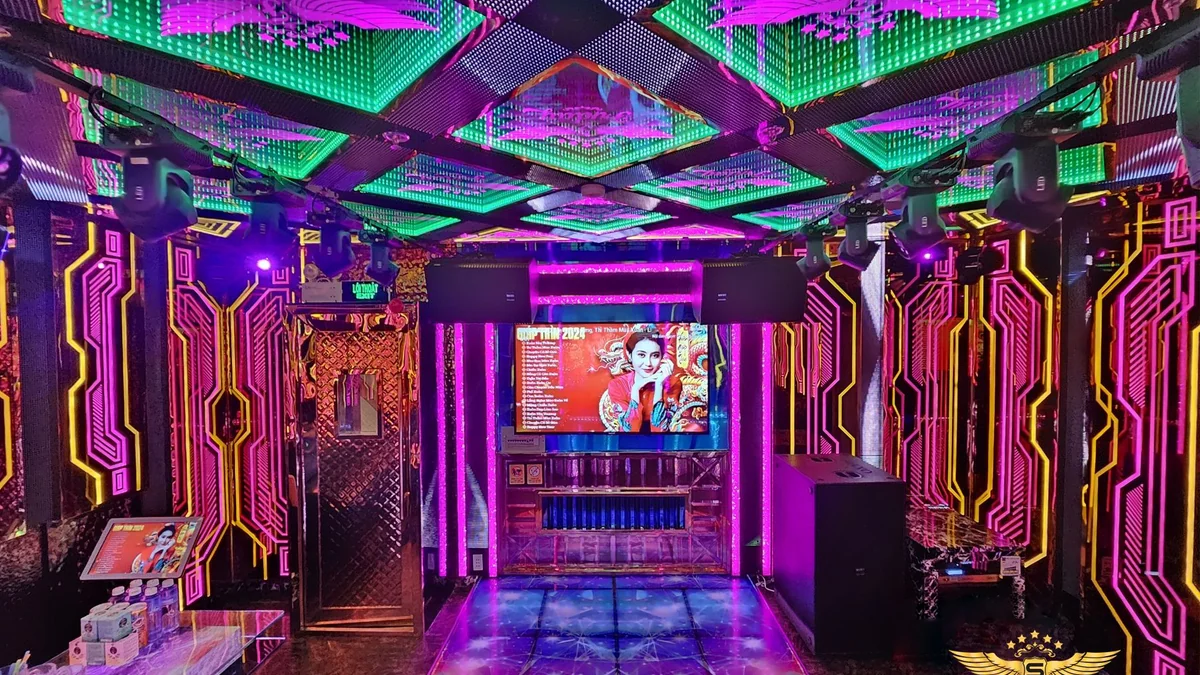 Phòng hát Karaoke Samba Tân Phú với đèn LED và màn hình lớn