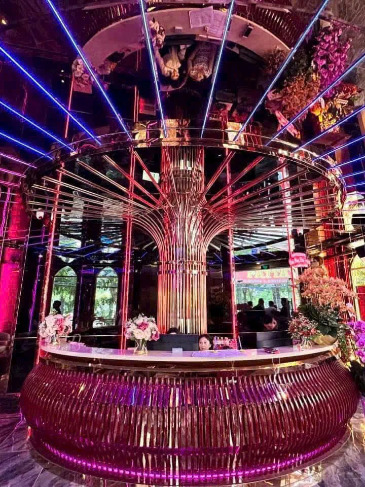 Quầy bar tròn ở sảnh